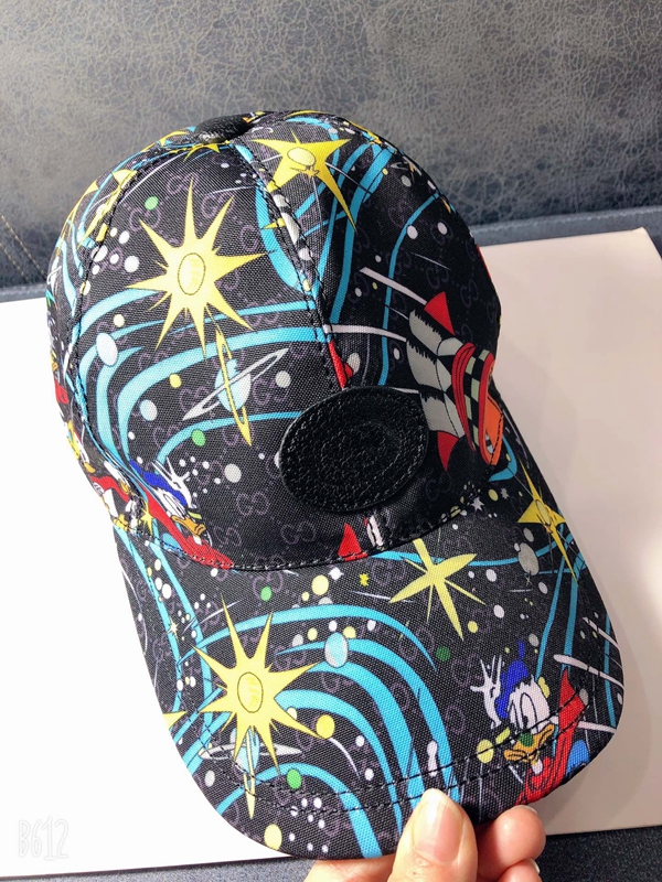 ブランド帽子側面デザイン